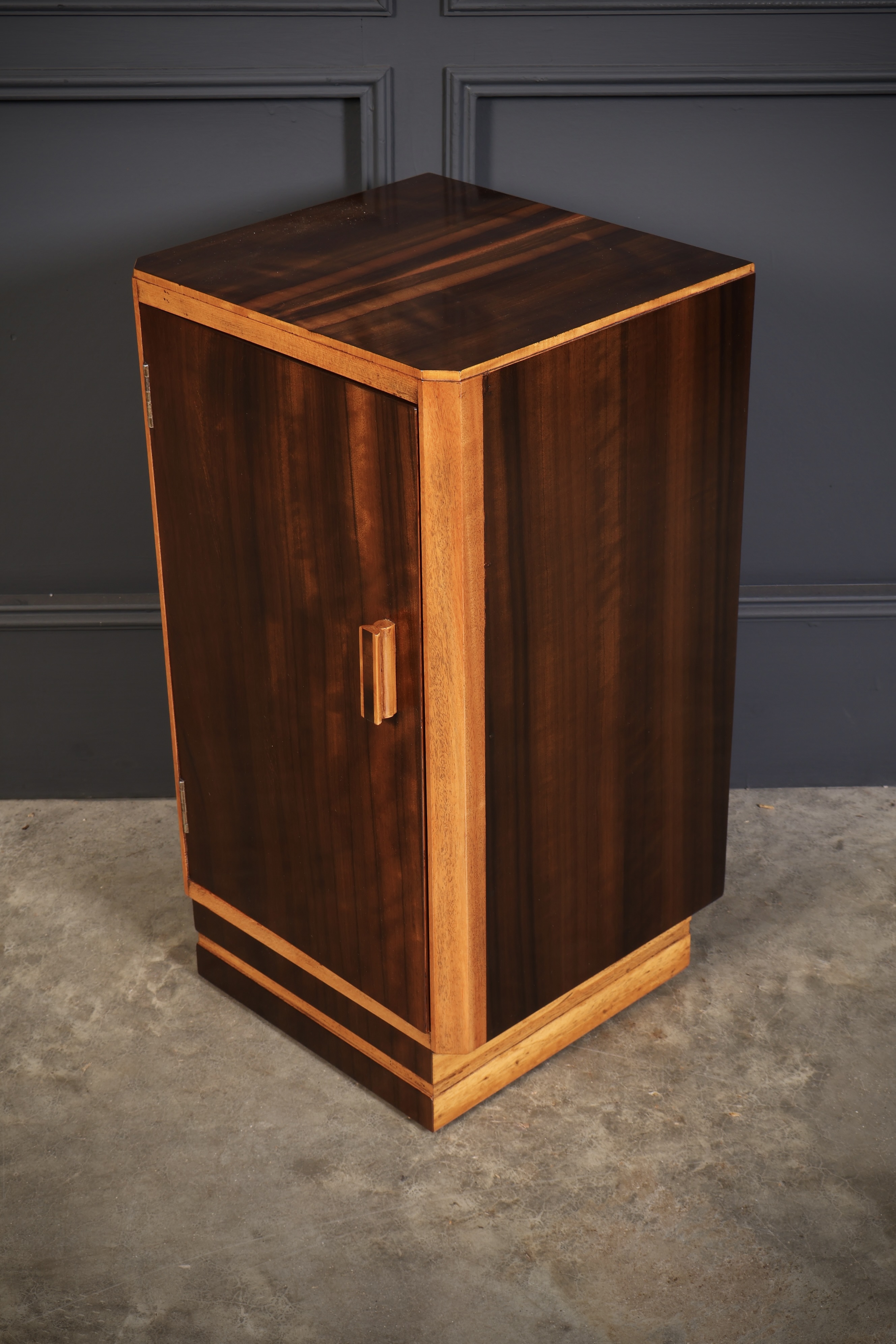 Rare Pair of Art Deco Macassar Ebony Bedside Cabinets - Image 12